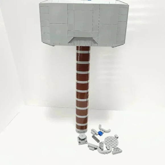 LEGO Super Heroes Thor's Hammer (76209) - Picture 5 of 7